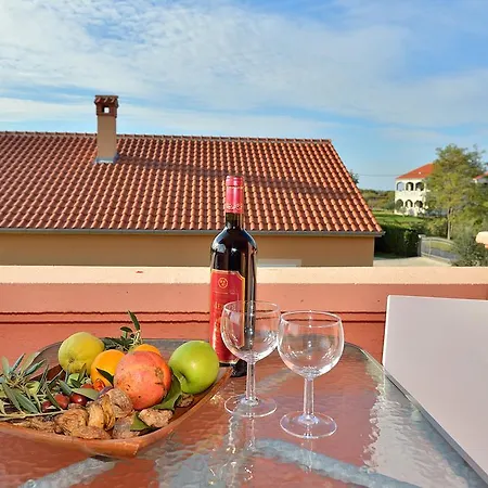 L.p.m. Apartment Nin