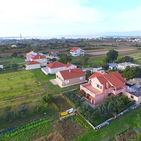 Apartamento L.p.m. Nin