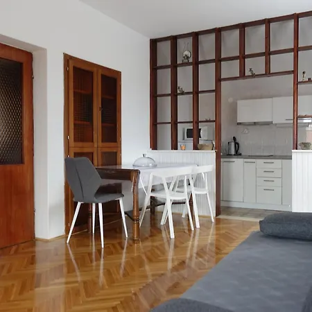 L.p.m. Apartman Nin