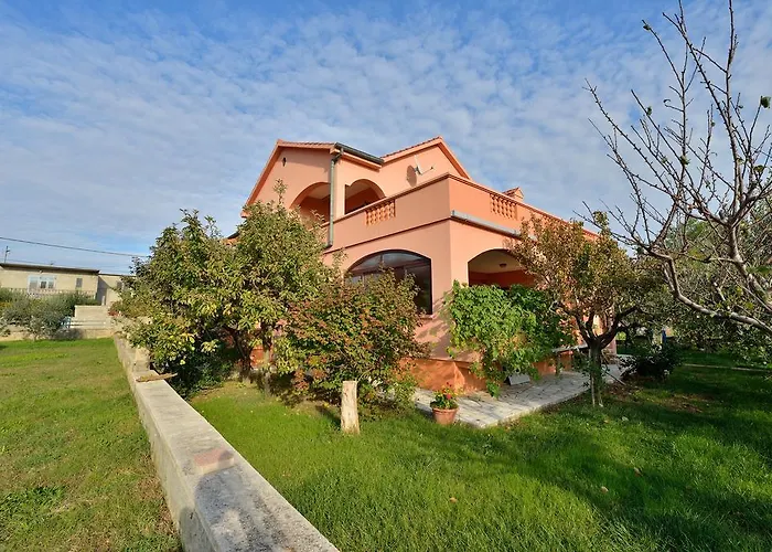 L.p.m. شقة نين